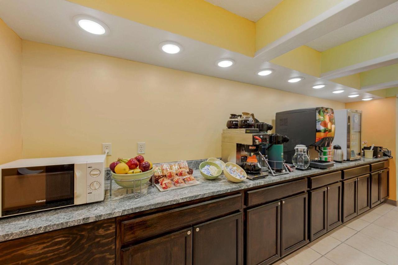 Quality Inn Hamilton Экстерьер фото